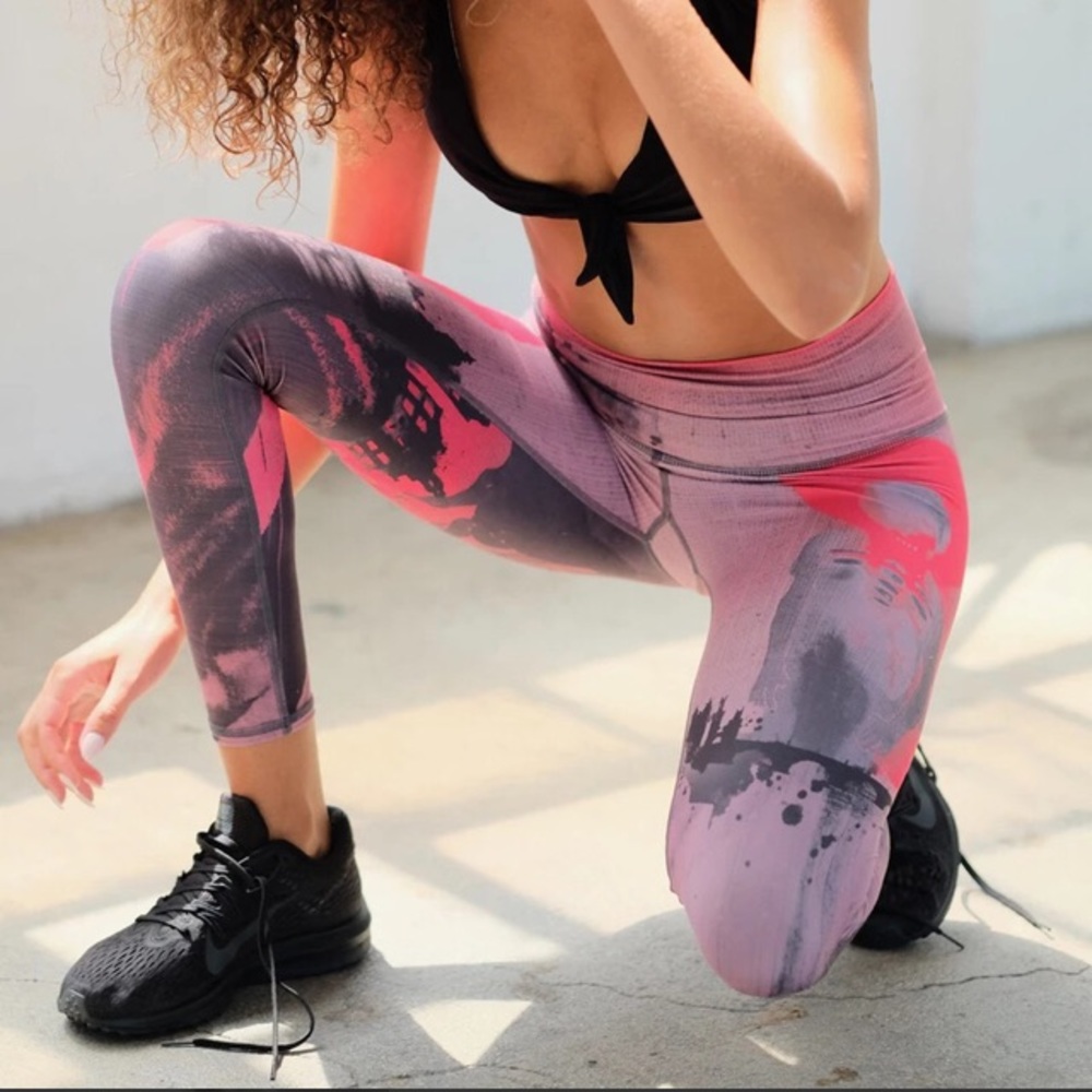 🌒NWOT Niyama Sol Blood Moon Leggings🌙💫